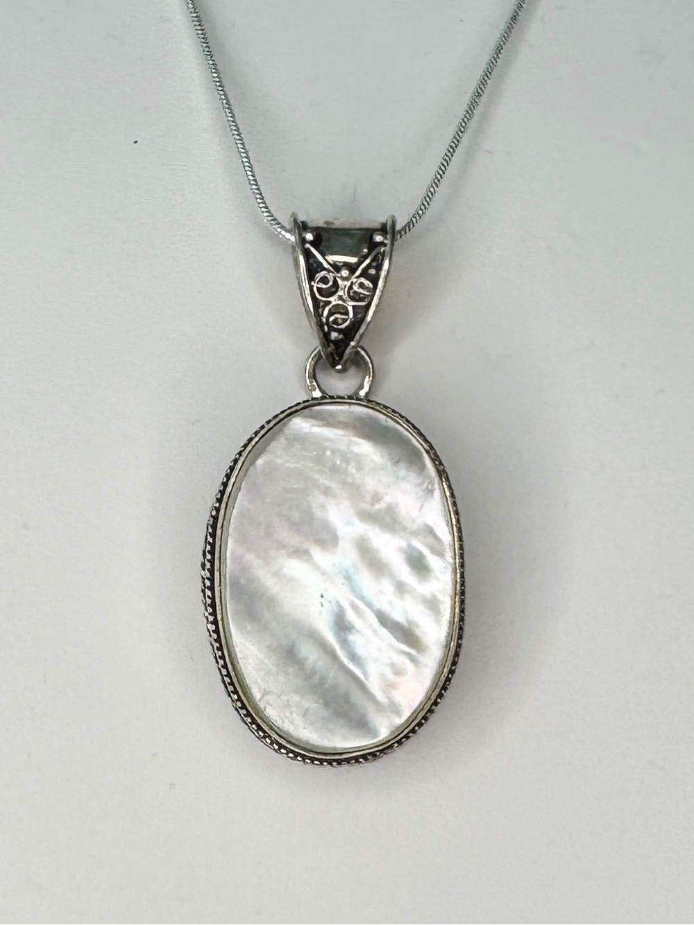 Iridescent White Mother-of-Pearl Oval Pendant Necklace in Silver